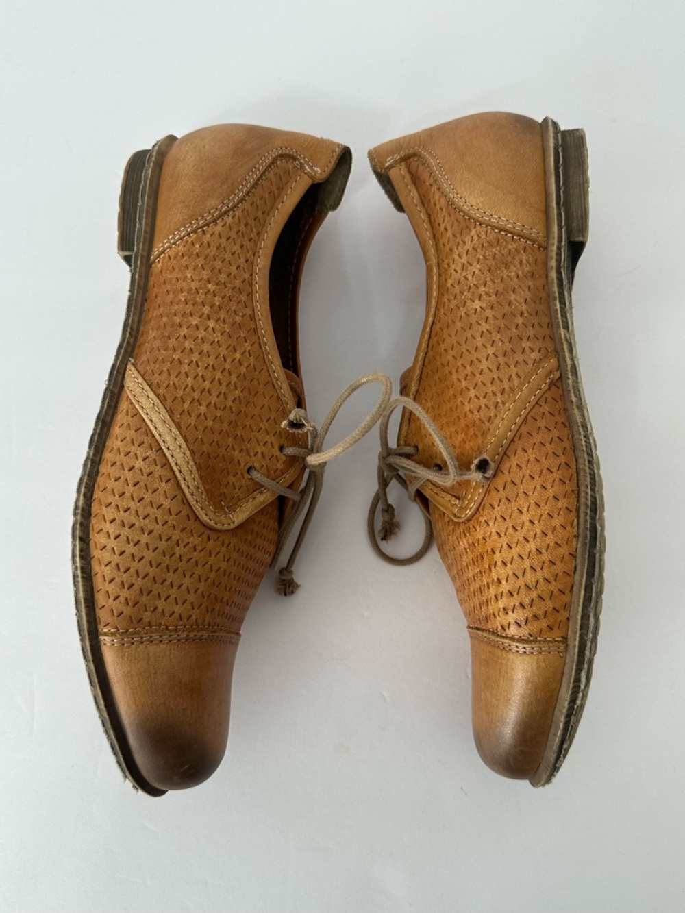 Taos Shoes Womens Size 39 Jiminy Casual Lace Up Oxford Flats Tan Leather Cap Toe - Picture 6 of 11